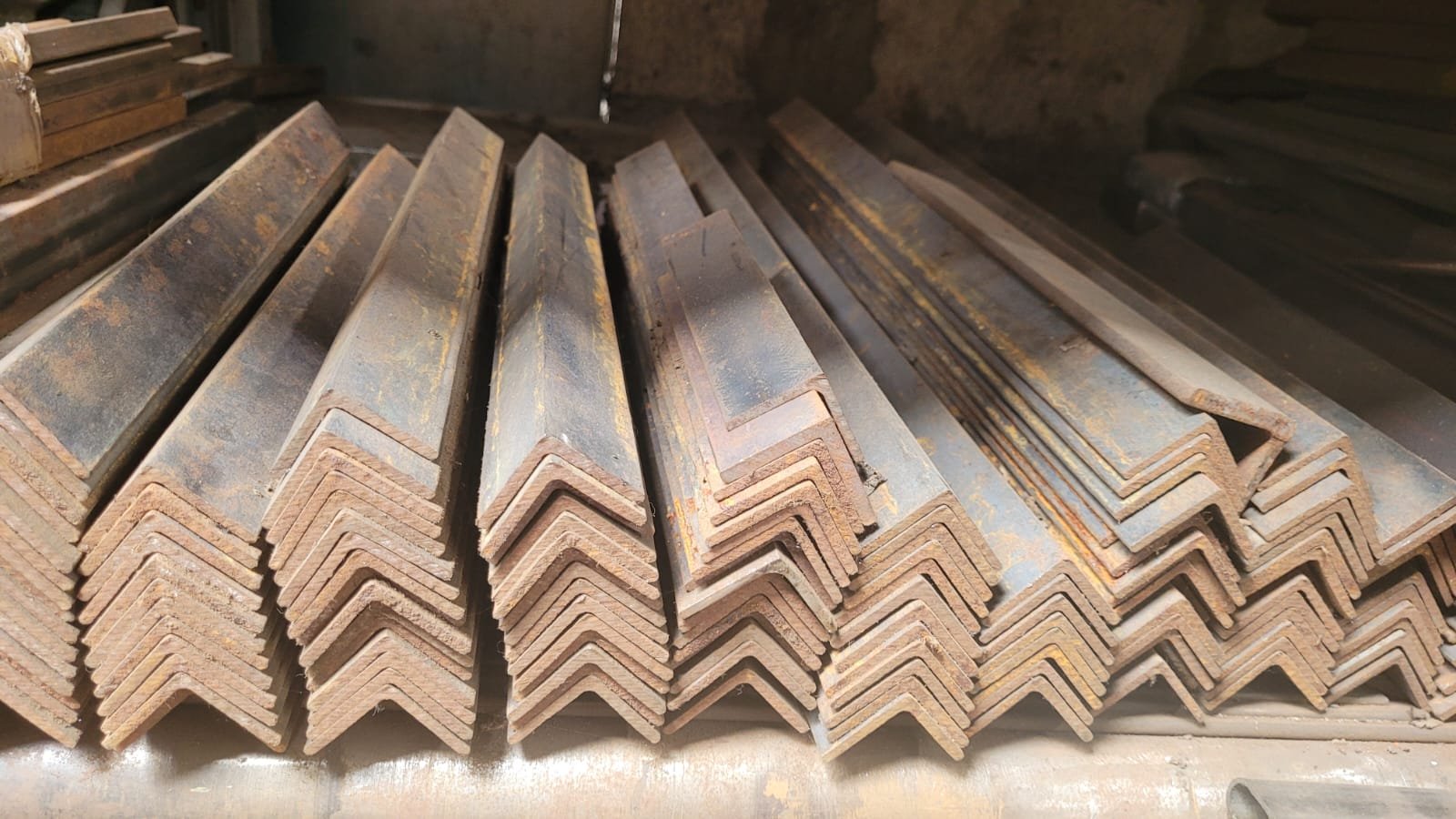 ANGLE CUT LENGTHS 5mm thick
